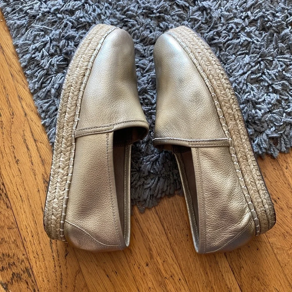 Chocolat Blu Shoes Womens Espadrille Slip On Flats Gold Faux Leather Casual 37